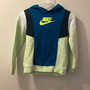 Nike hoodie for kidss size medium